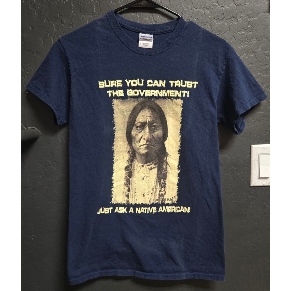 Sitting Bull Native American Mary Brave Bird Lakota T-shirt Navy Blue Small